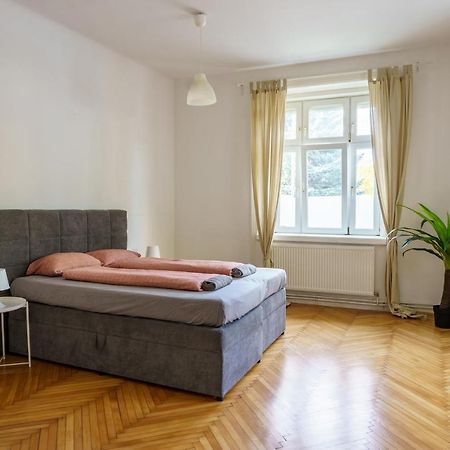 Central Living Apartments - Schoenbrunn Bécs Kültér fotó