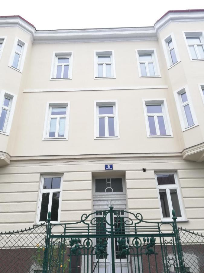 Central Living Apartments - Schoenbrunn Bécs Kültér fotó