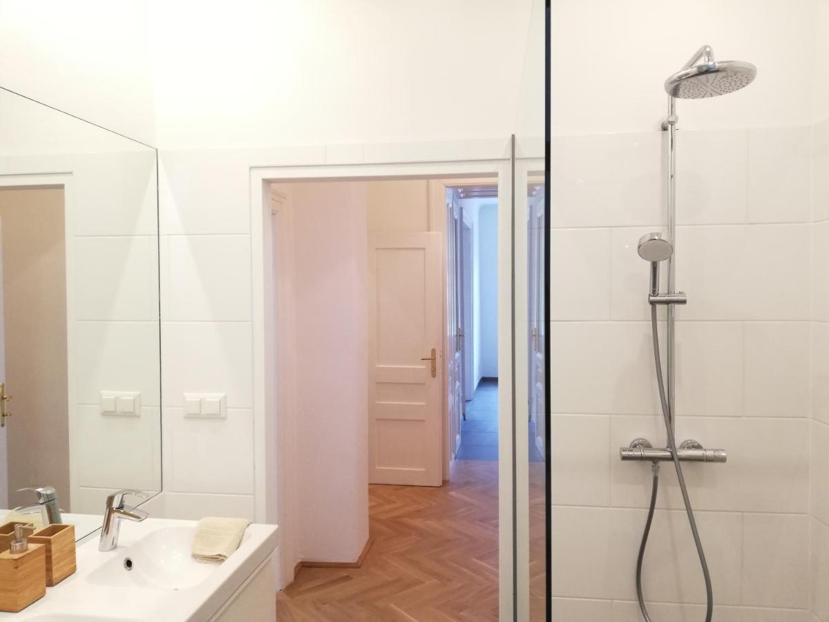 Central Living Apartments - Schoenbrunn Bécs Kültér fotó