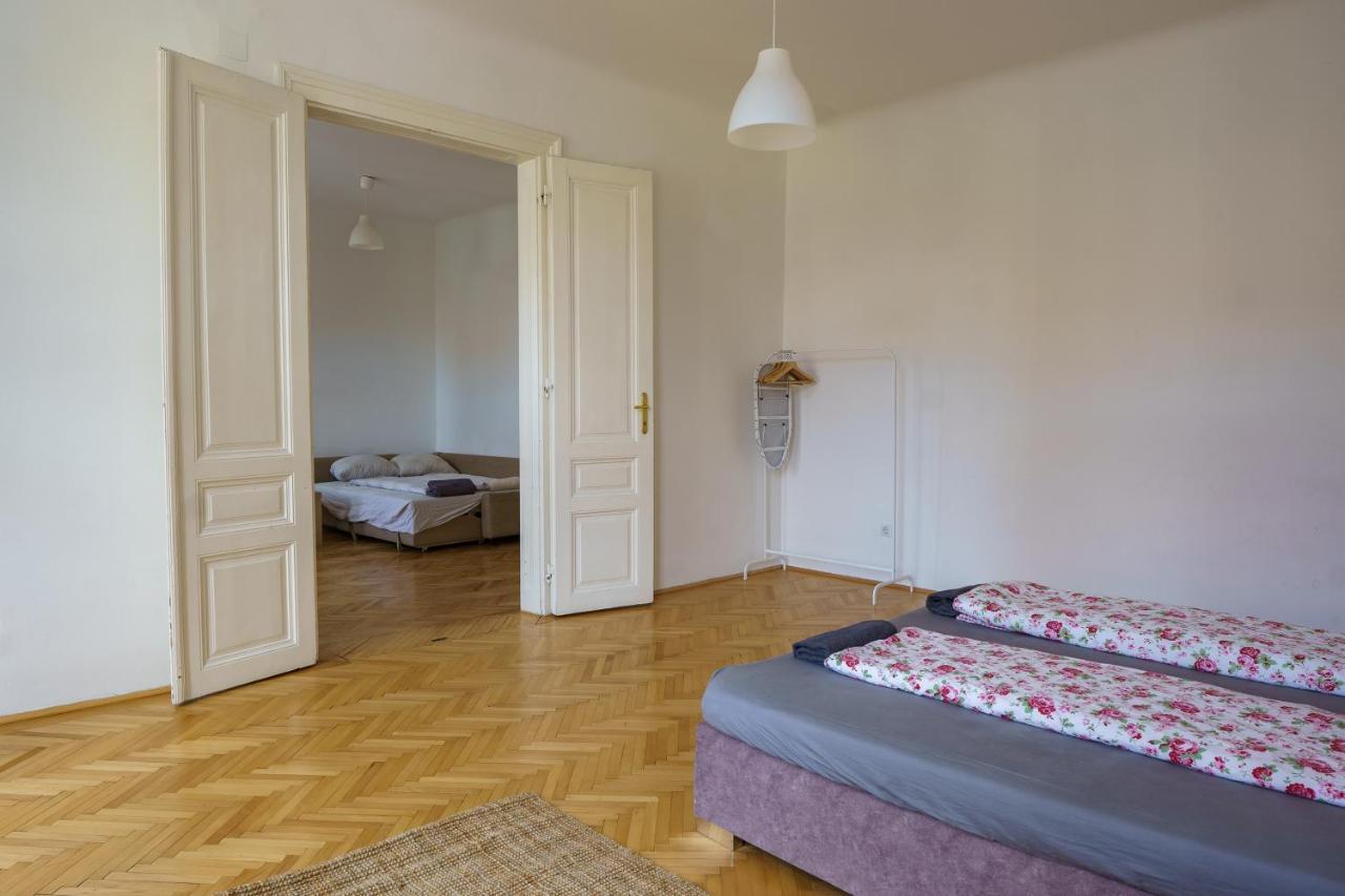 Central Living Apartments - Schoenbrunn Bécs Kültér fotó