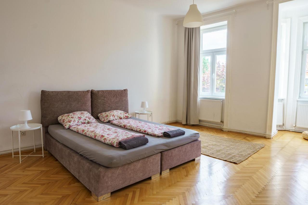Central Living Apartments - Schoenbrunn Bécs Kültér fotó