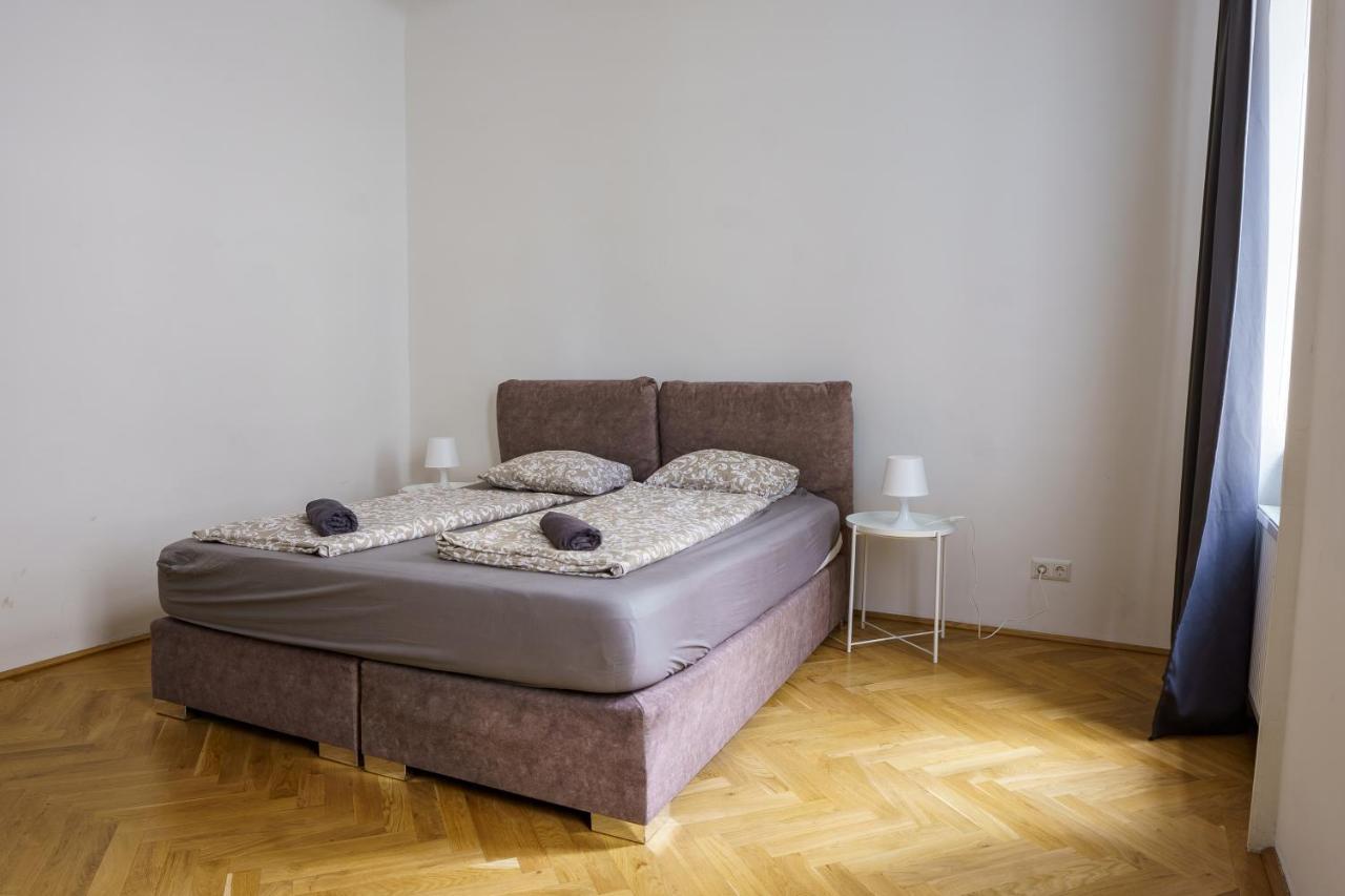 Central Living Apartments - Schoenbrunn Bécs Kültér fotó