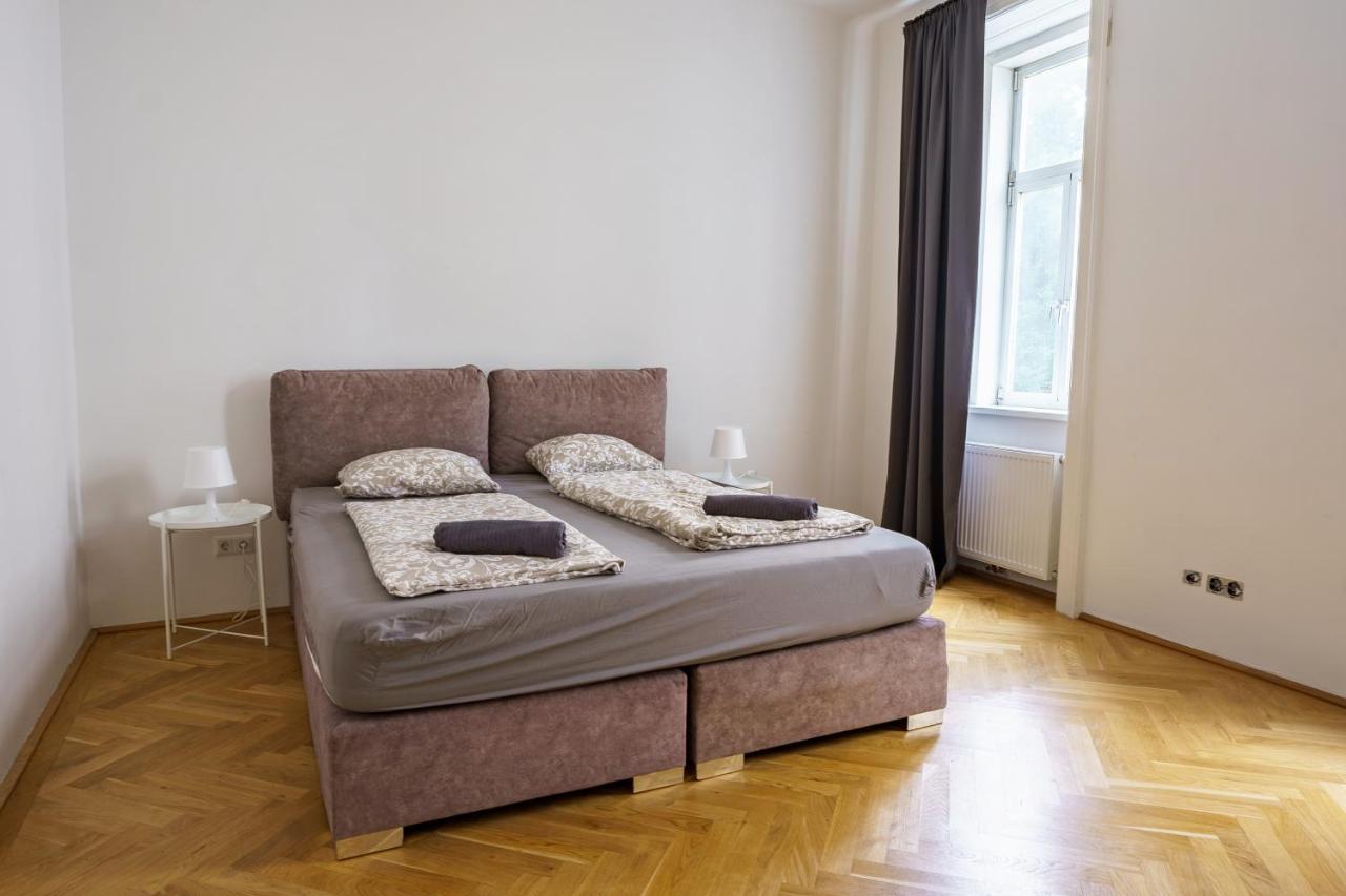 Central Living Apartments - Schoenbrunn Bécs Kültér fotó