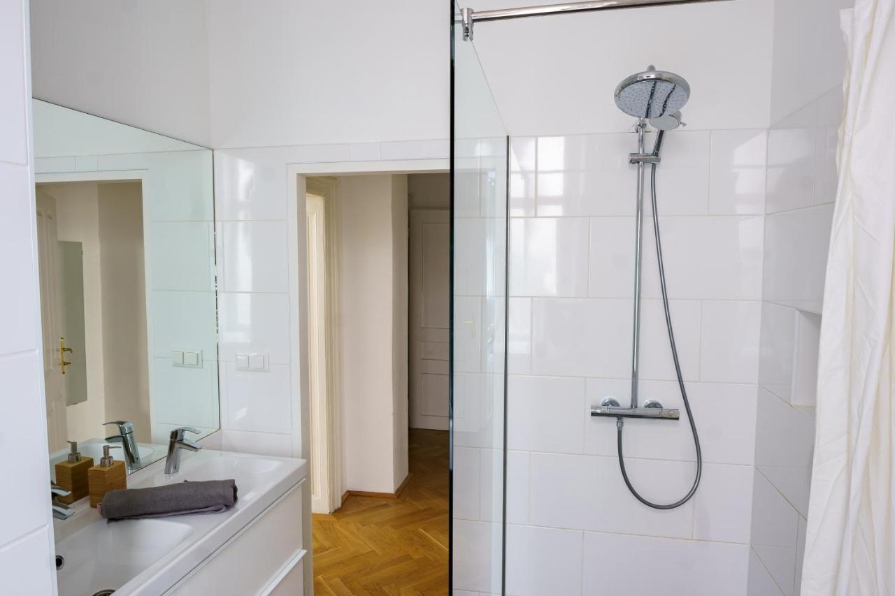 Central Living Apartments - Schoenbrunn Bécs Kültér fotó