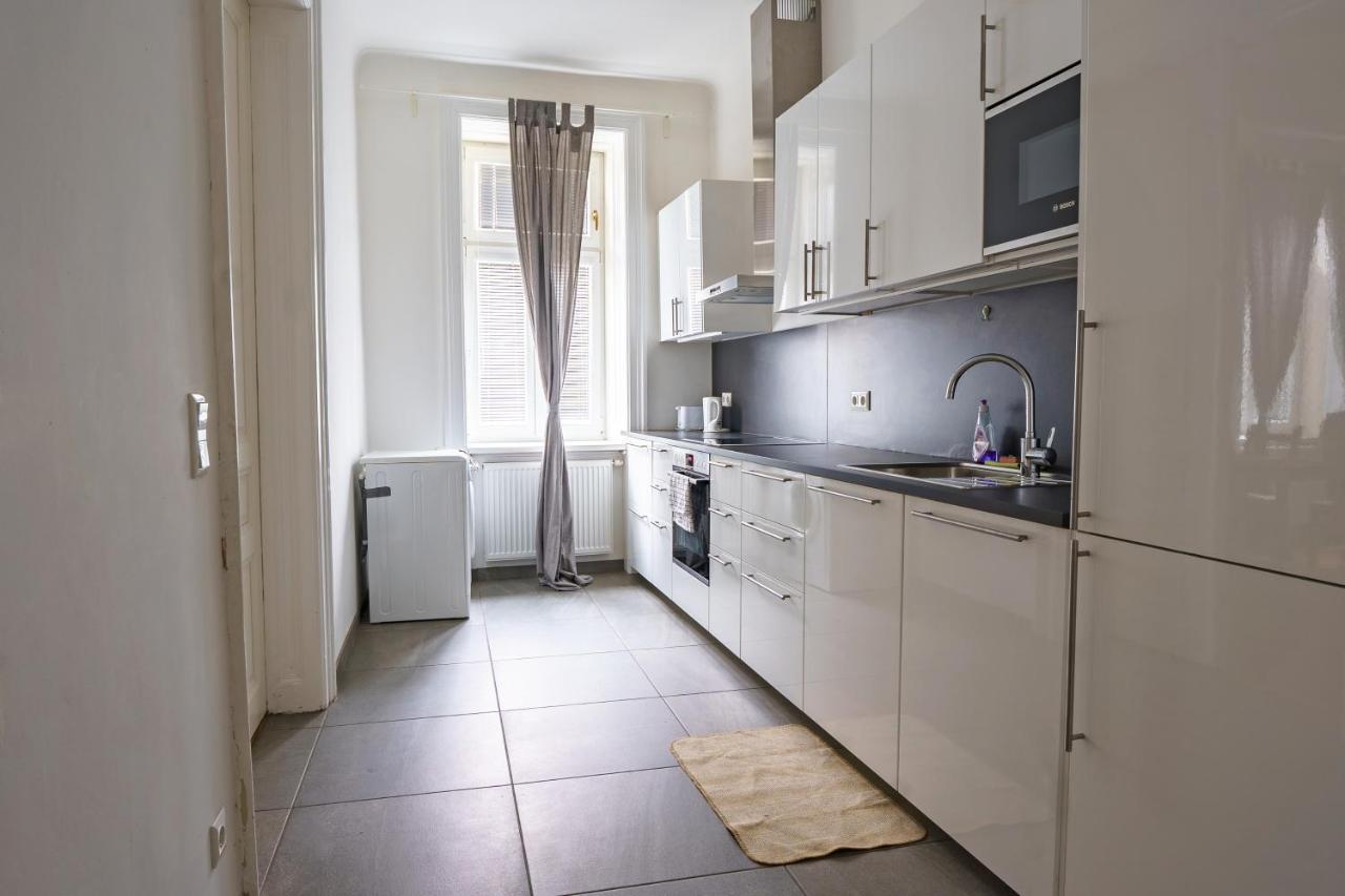 Central Living Apartments - Schoenbrunn Bécs Kültér fotó